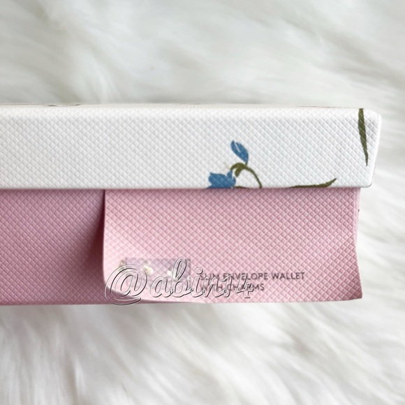 New in Gift Box Coach  Envelope Floral Print Wallet with Charms - Picture 3 of 7
